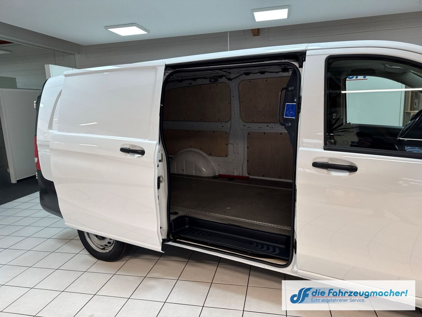 Fahrzeugabbildung Mercedes-Benz Vito Kasten 116 CDI RWD extralang Navi DAB SHZ