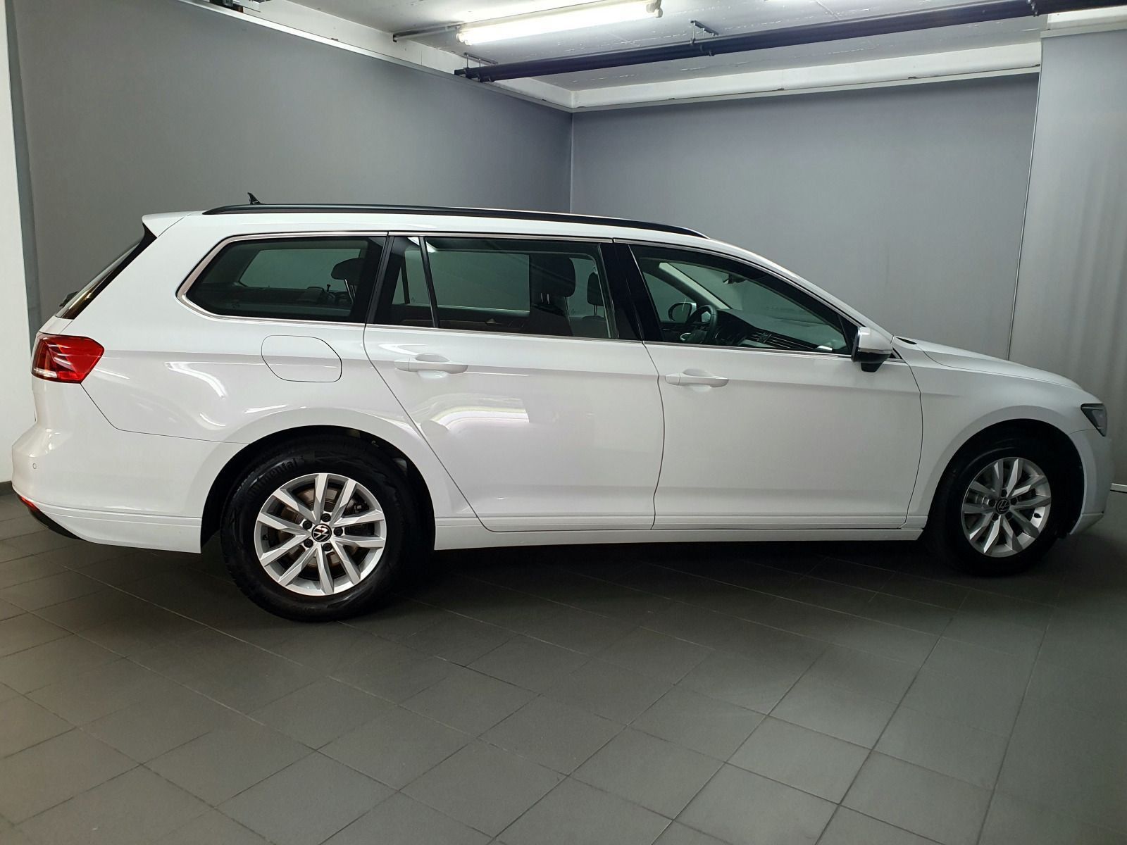 Volkswagen Passat Variant Business 2.0TDI DSG ACC LED Navi foto 3