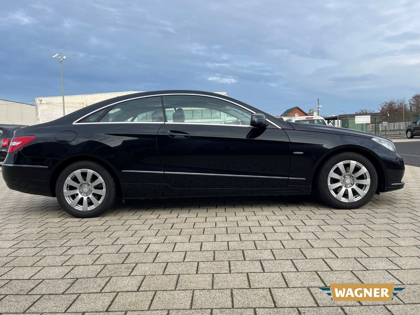 Fahrzeugabbildung Mercedes-Benz E 250 Coupe CGI BlueEfficiency Automatik