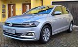 Volkswagen Polo VI "Highline"_Sitzh_Parkpilot vo+hinten... - : Sitzheizung, Hinten