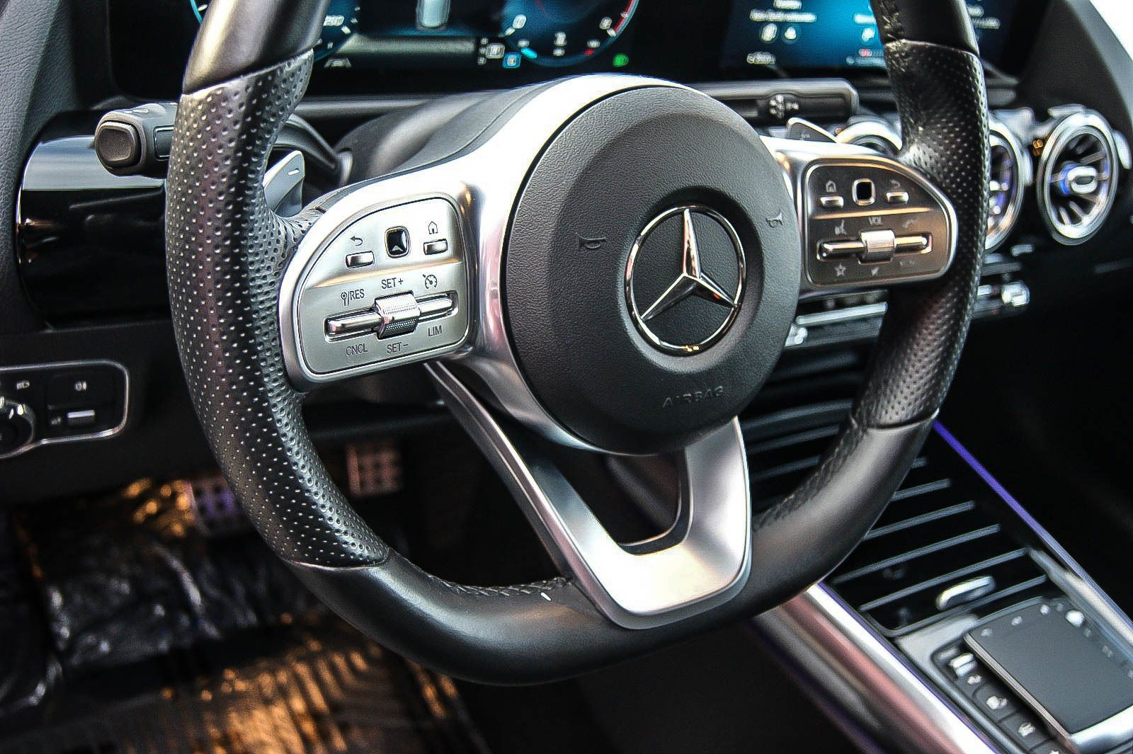 Fahrzeugabbildung Mercedes-Benz B 180 Edition AMG-LINE ANHÄNGERKPPLG NIGHT-PAKET