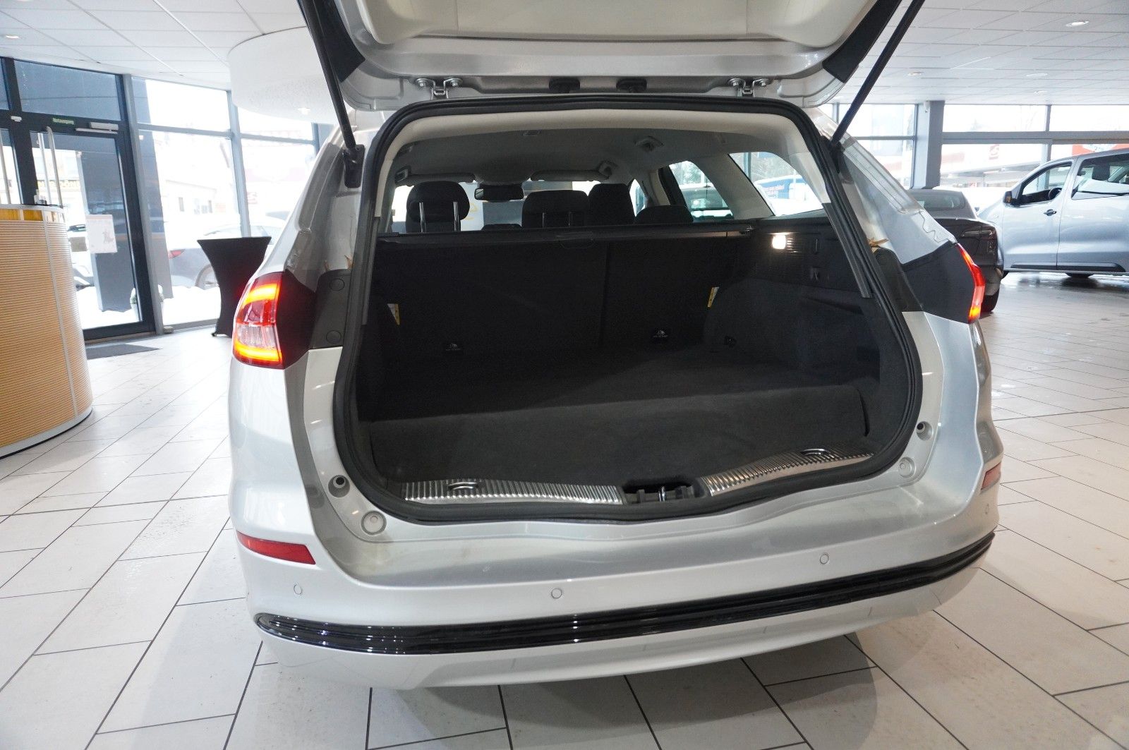 Fahrzeugabbildung Ford Mondeo Turnier 2.0 TITANIUM NAVI/LED/SPORT/DAB+