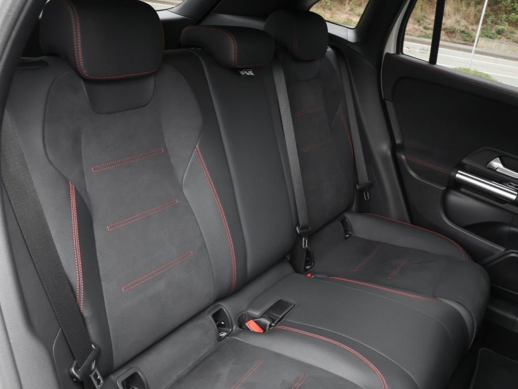 Mercedes-Benz GLA 250 e AMG-Sport AHK Distr 360 Night Ambi 19' foto 5