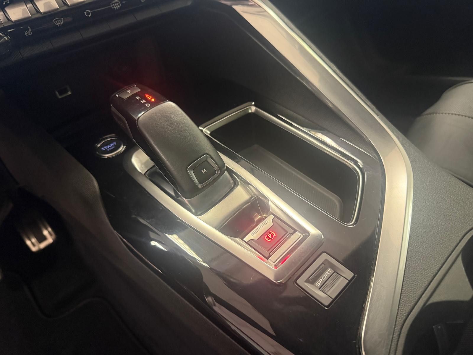 Fahrzeugabbildung Peugeot 3008 Allure  GT /SCHECKHEFT/ LED/AHK/ PANORAMA