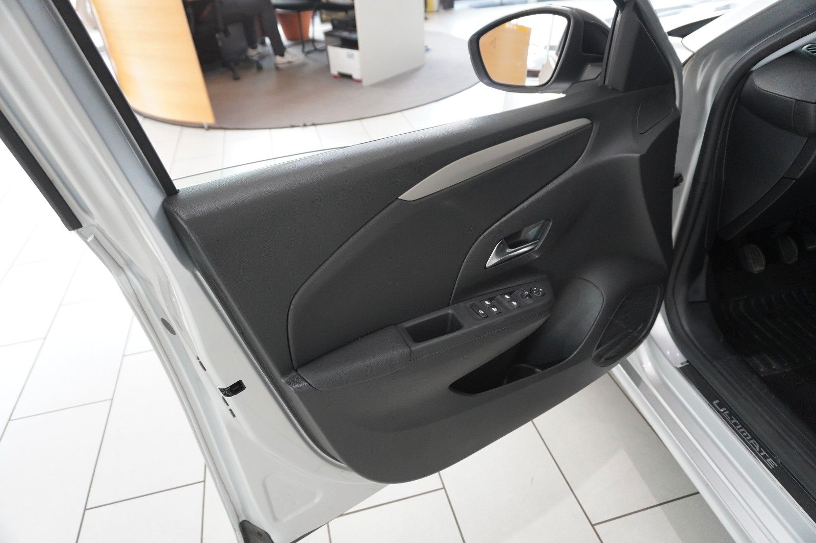 Fahrzeugabbildung Opel Corsa F 1.2 FACELIFT NAVI/LED/KAMERA/VIRTU./DAB+
