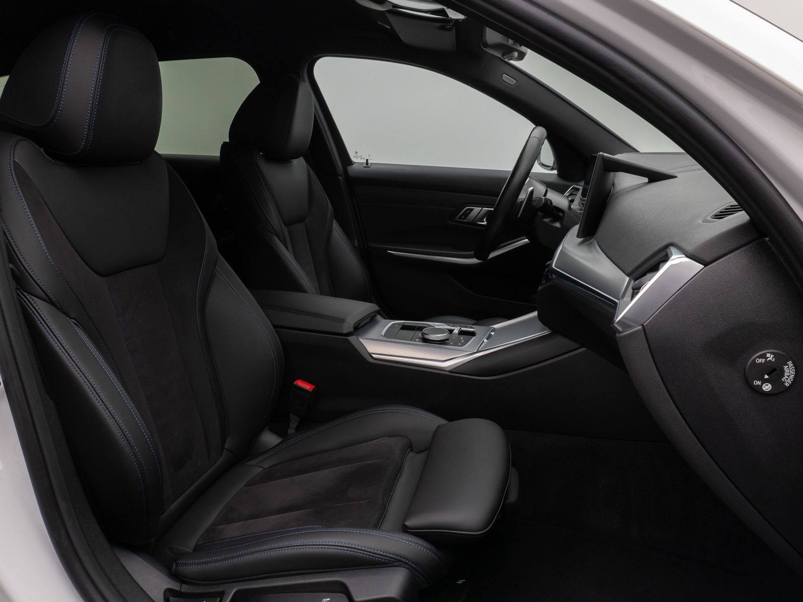 Fahrzeugabbildung BMW 330e M Sport Kamera DAB HUD Alarm Parkassistent