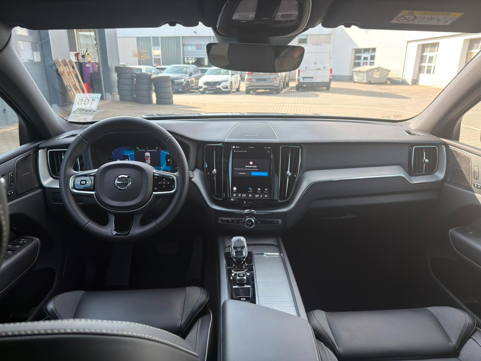 Fahrzeugabbildung Volvo XC60 B4D AWD Plus Dark*STDHZG*360°ACC