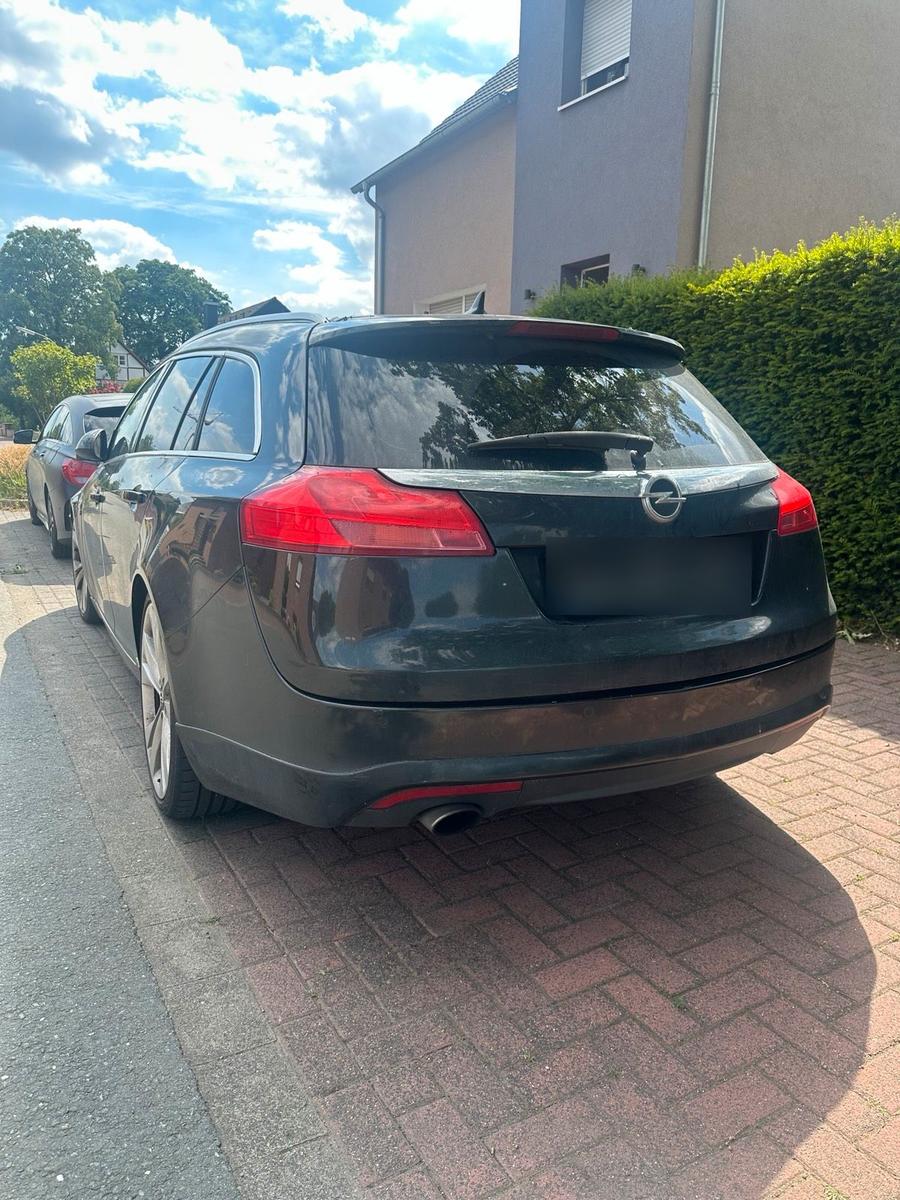 Opel Insignia 2012 — rear view