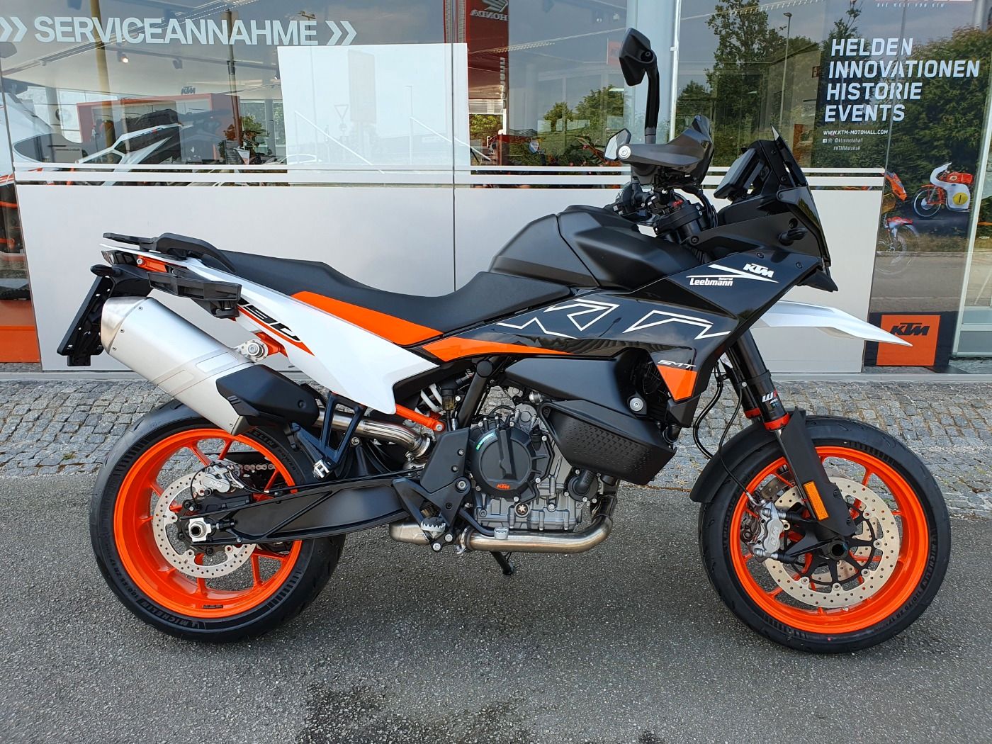 Fahrzeugabbildung KTM 890 SMT Modell 2023 mit Techpack