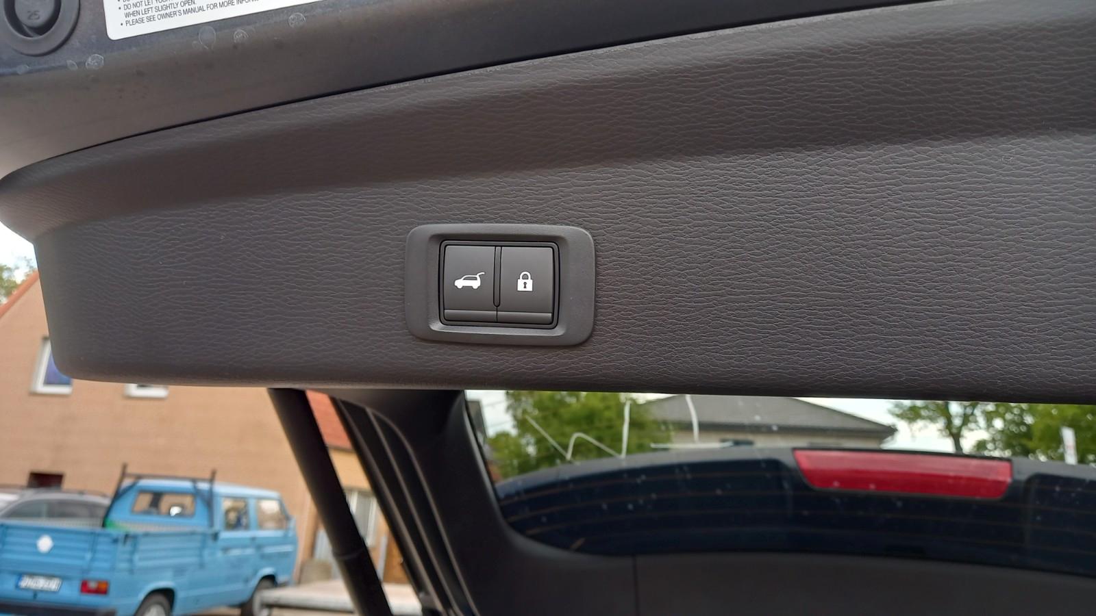 Mitsubishi Plug-in Hybrid Outlander Intro Edition