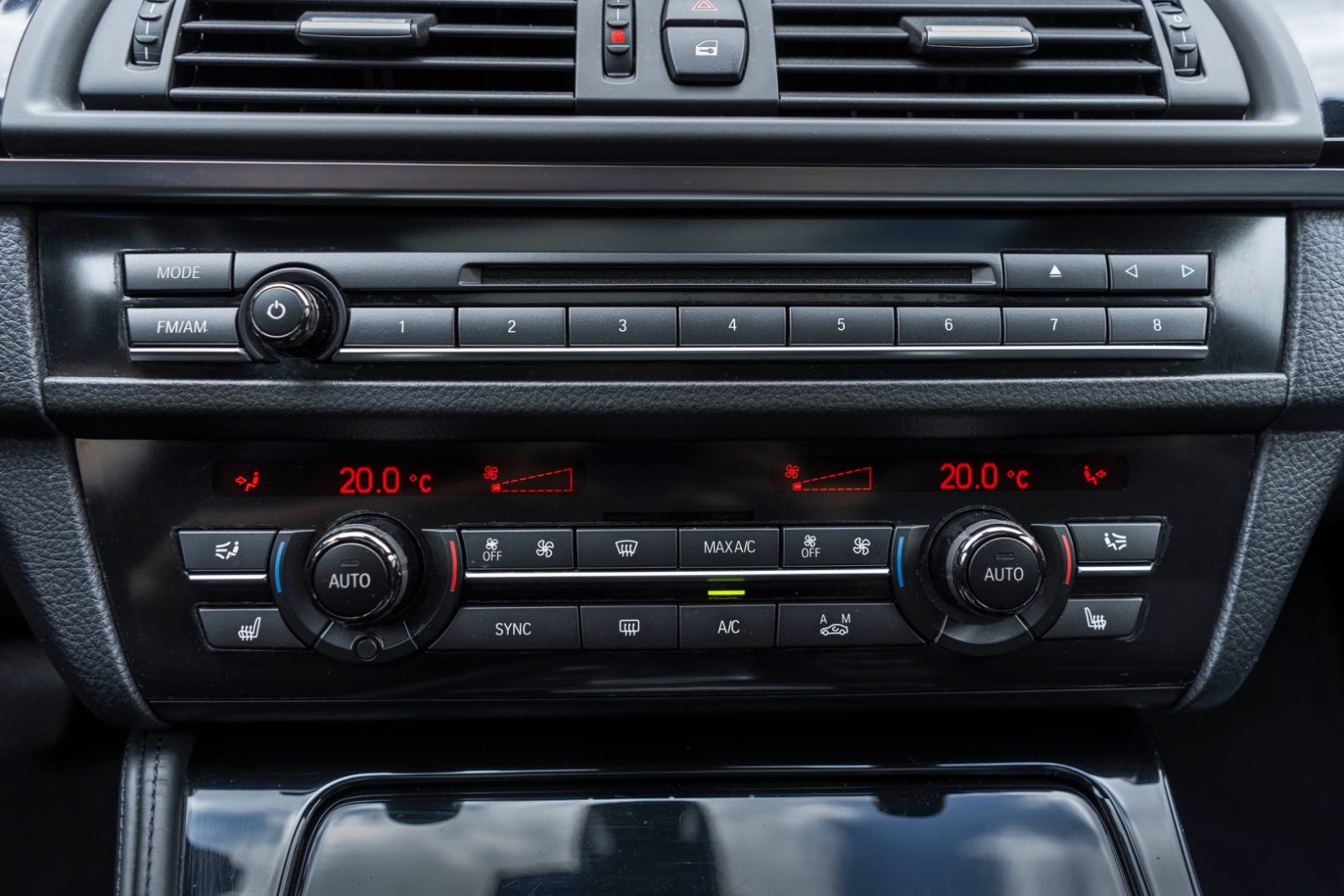 Fahrzeugabbildung BMW 550IX M-SPORTPAKET HUD B&O ACC HUD KAM TOTW
