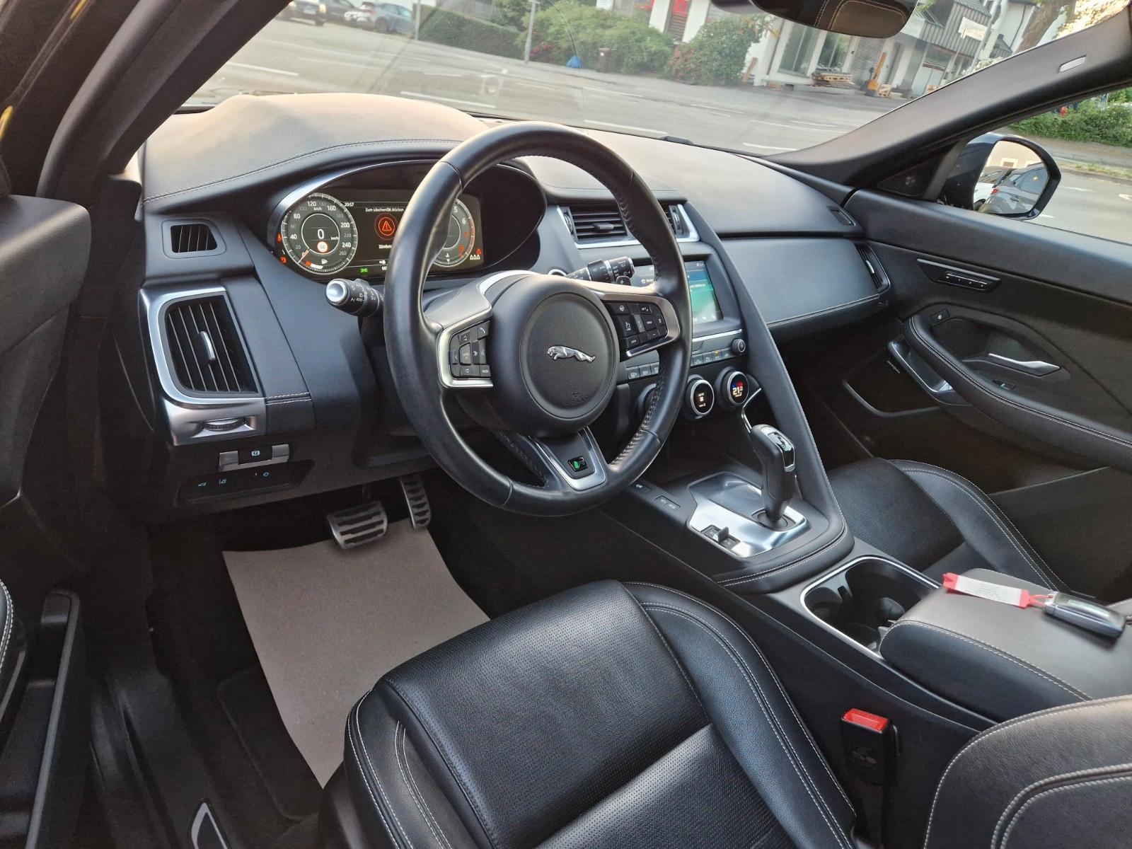 Jaguar E-Pace P300 R-Dynamic SE AWD +PANO+MERIDIAN+
