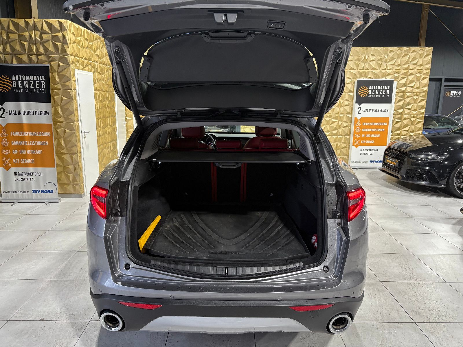 Fahrzeugabbildung Alfa Romeo Stelvio Super Q4/BI-XENON/PDC/AUTOMATIK/SPURHALT