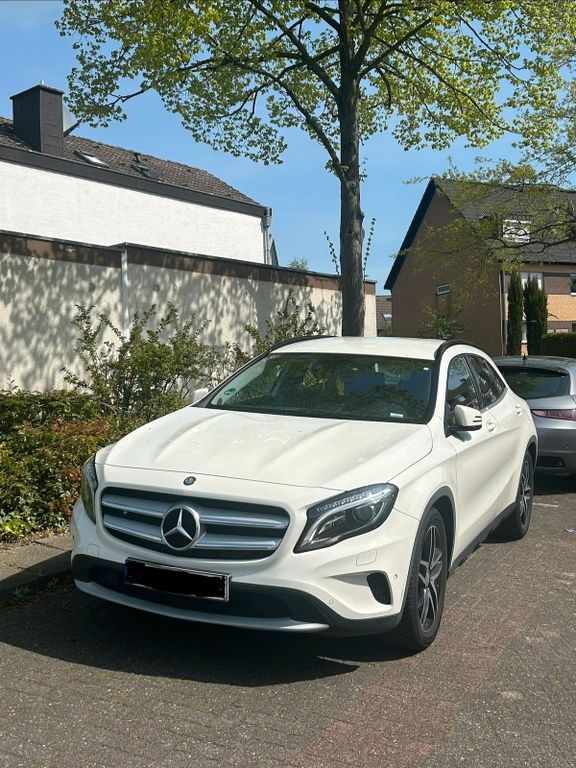 Image of Mercedes-Benz CLA 220