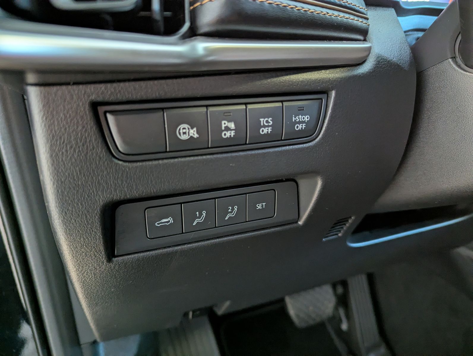 Fahrzeugabbildung Mazda CX-80 3.3L E-SKYACTIV D 254 HOMURA+ 7-Sitze Pano