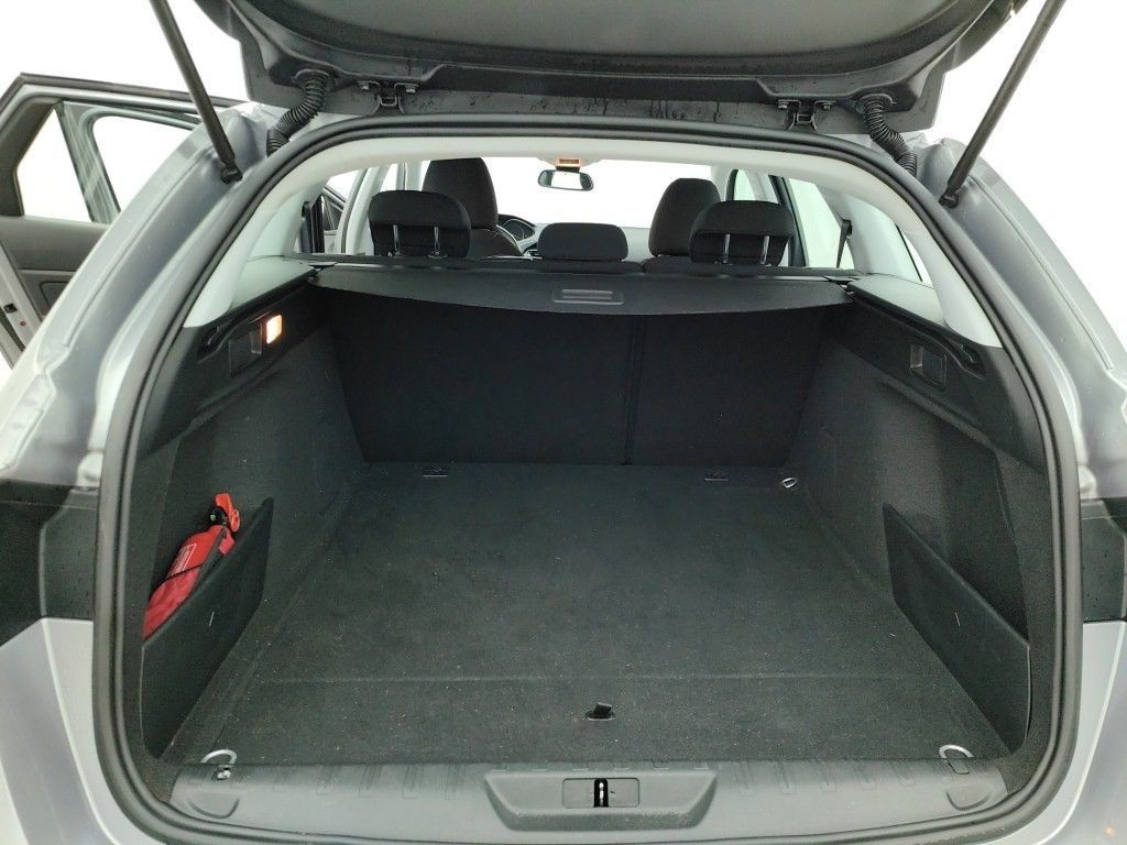 Fahrzeugabbildung Peugeot 308 SW Active 1.5D LED/NAVI/PDC/AHK/TEMPO
