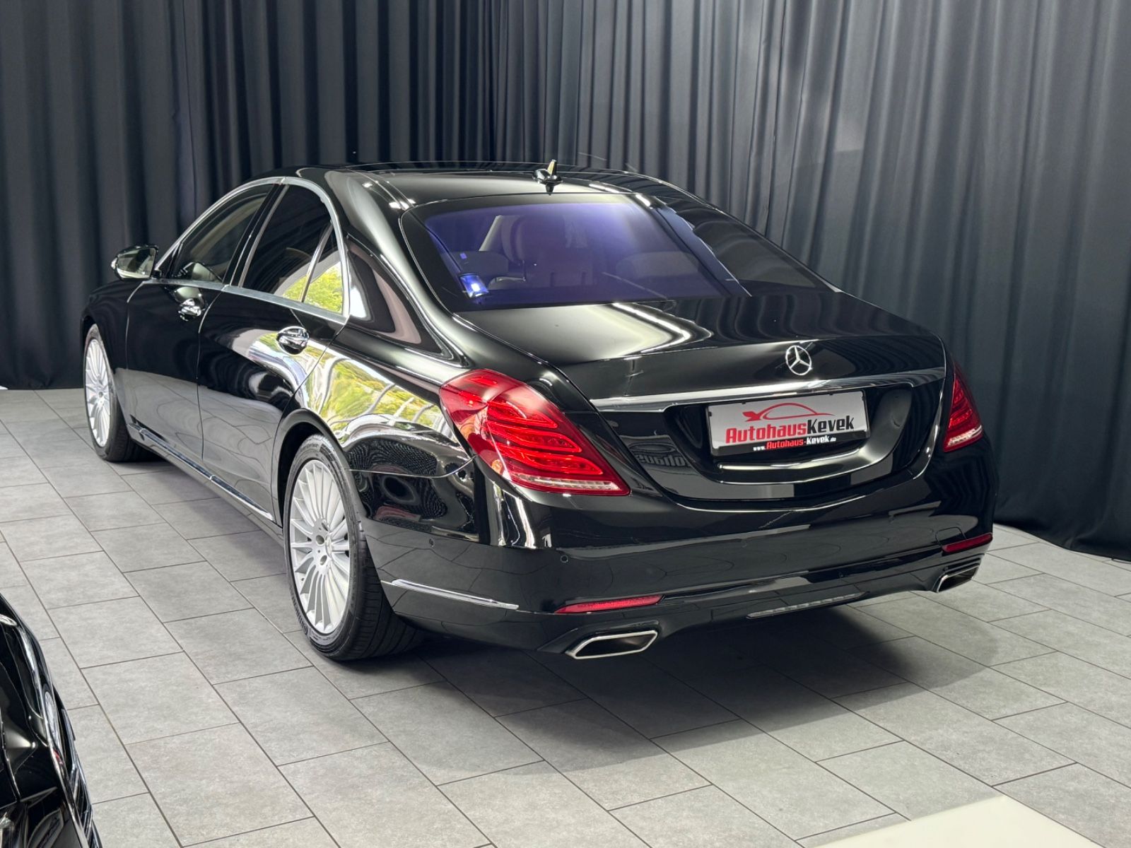 Fahrzeugabbildung Mercedes-Benz S 500 4Matic*HEAD-UP*360 KAMERA*BURMESTER*1.HAND