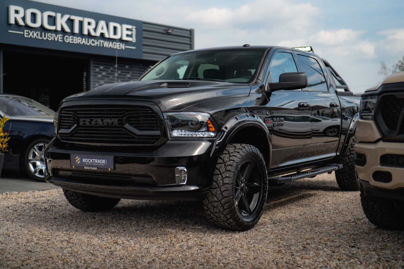 Fahrzeugabbildung Dodge RAM 5.7 V8 HEMI 4x4 OFFROAD Night-Paket *LED*AHK
