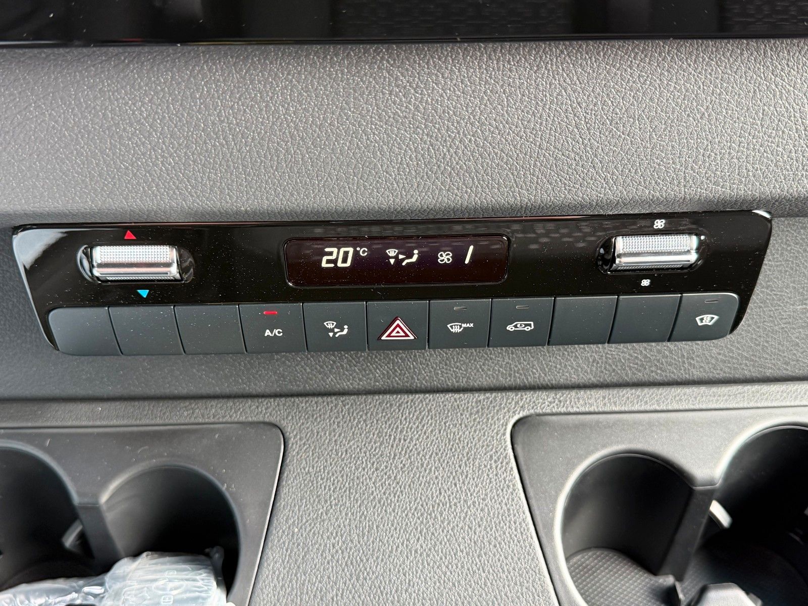 Fahrzeugabbildung Mercedes-Benz Sprinter 319 CDI 4325 DISTRONIC Klima AHK