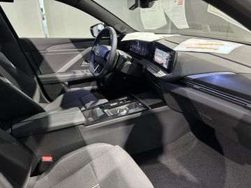 Fotografie 5 des Opel Astra Sports Tourer 1.2 Turbo AT GS AHK Pano Tec