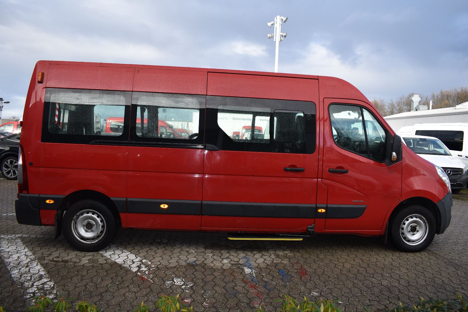 Fahrzeugabbildung Opel Movano Behindertengerecht *8076