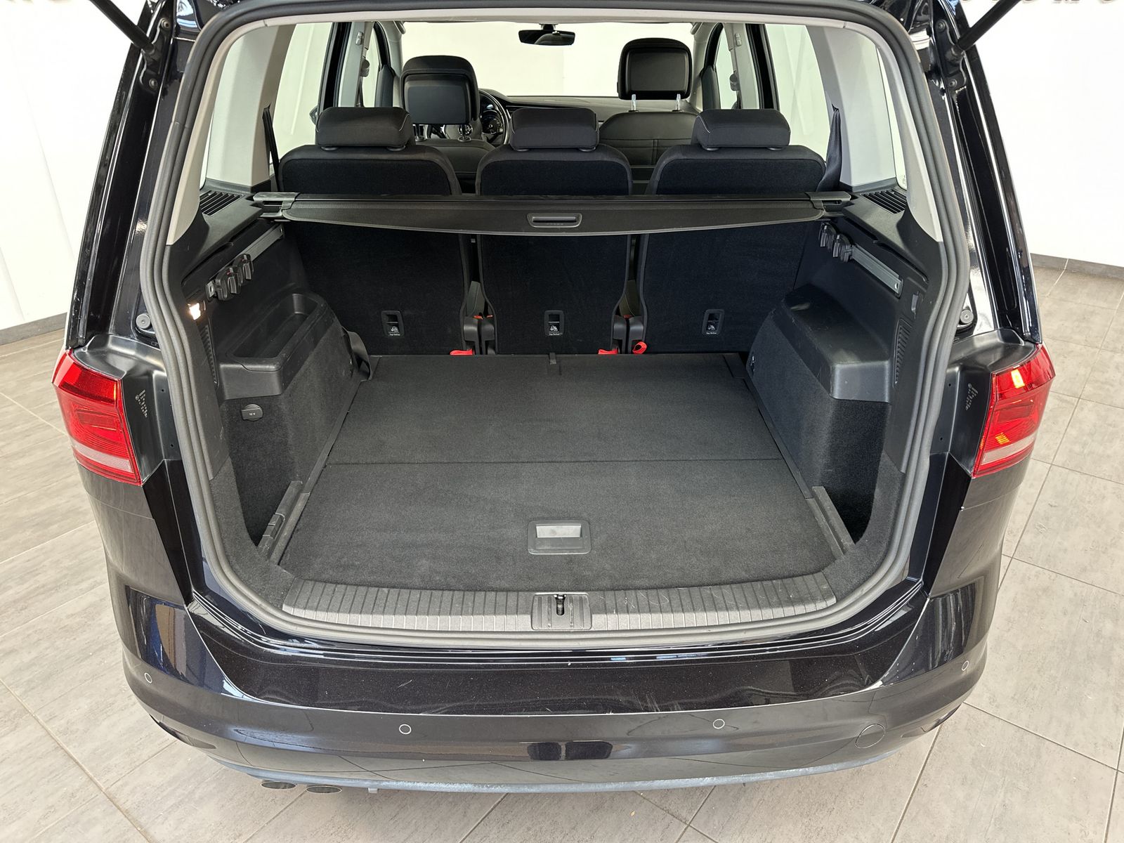 Fahrzeugabbildung Volkswagen Touran Comfortline 2.0 TDI DSG NAV+LED+ACC+KAM
