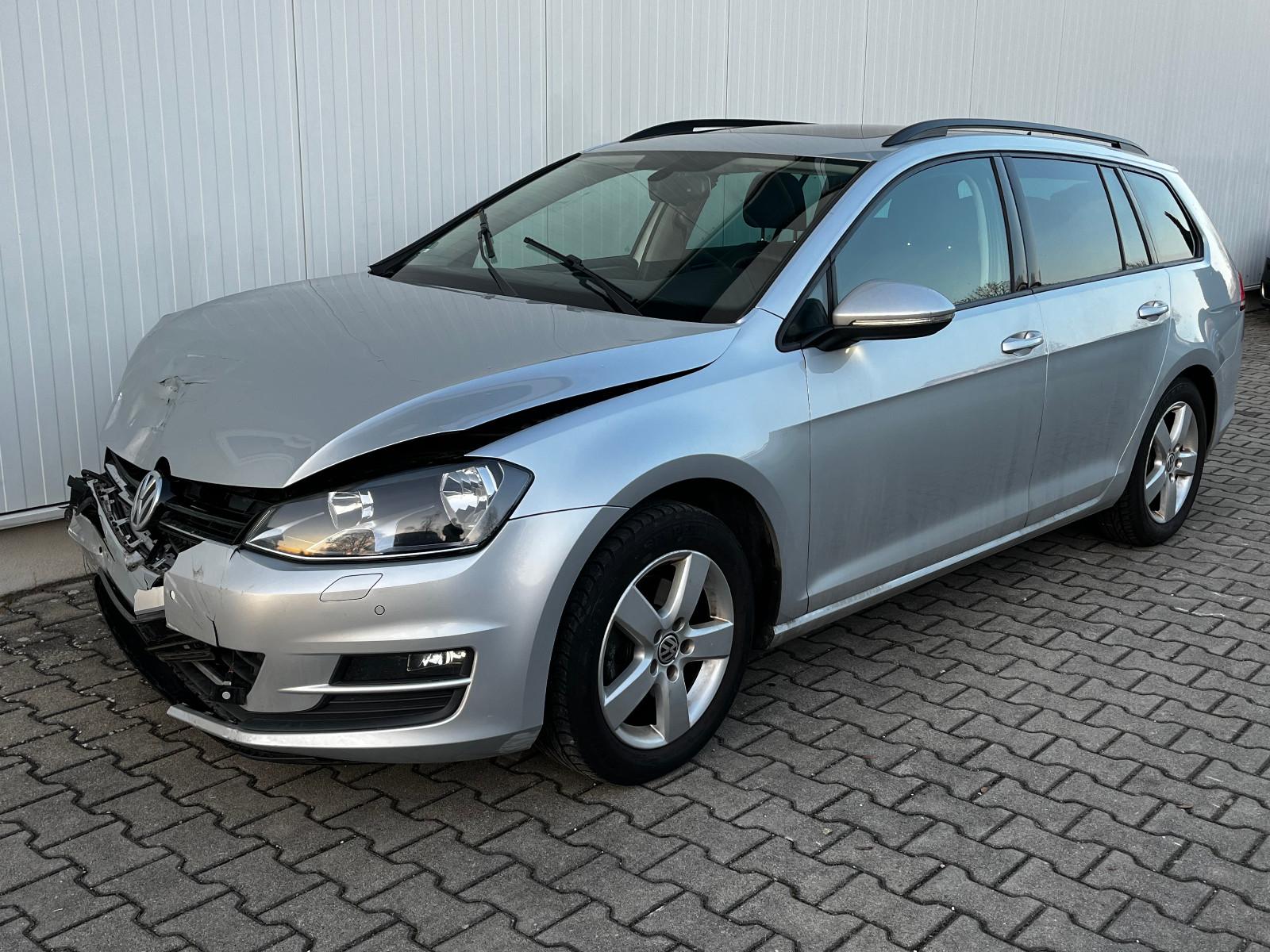 Volkswagen Golf VII Compfl,Leder,Panorama,Navi,Kamera,ALU