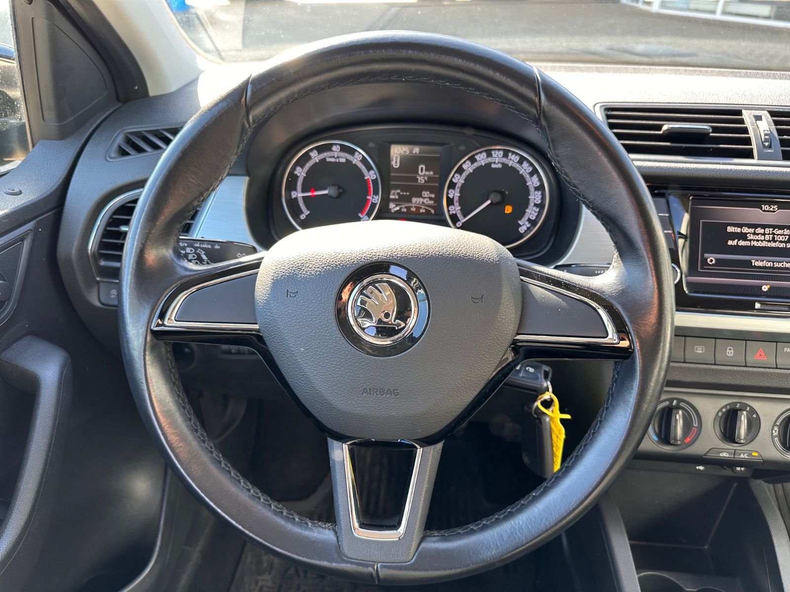 Fahrzeugabbildung SKODA Fabia Combi 1.0 TSI Ambition SHZG/PDC/BT/LM