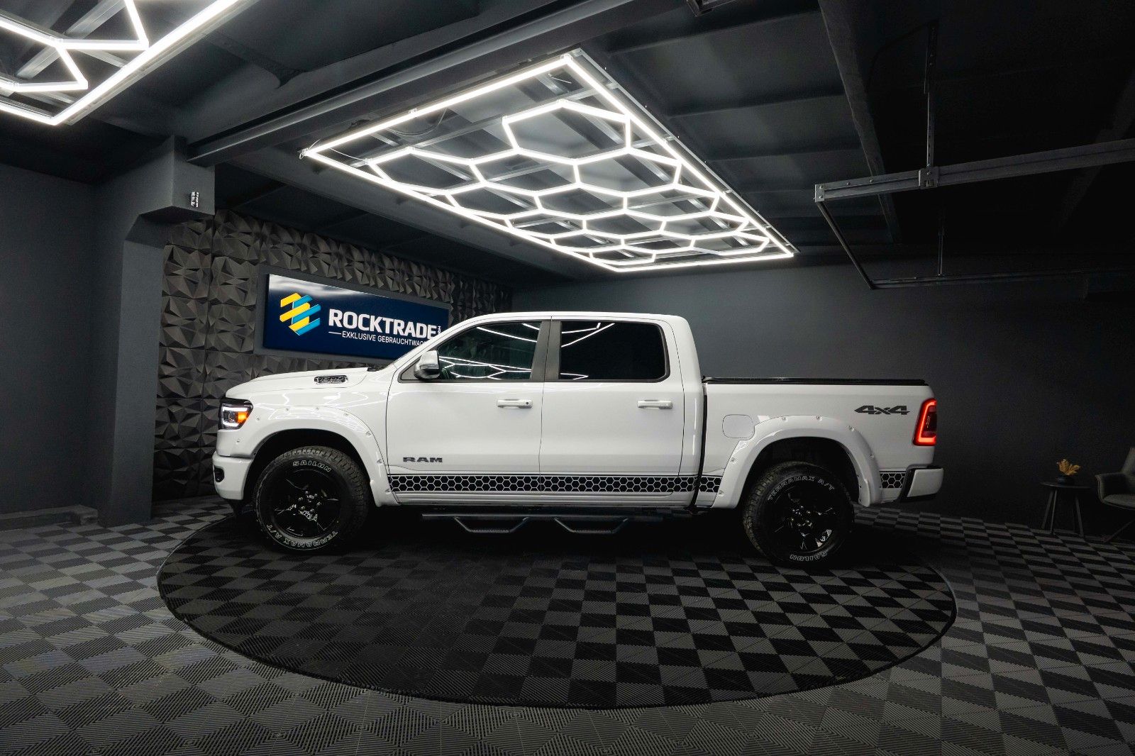 Fahrzeugabbildung Dodge RAM 5.7 V8 HEMI 4x4 OFFROAD Night AXLE LOCK 19%