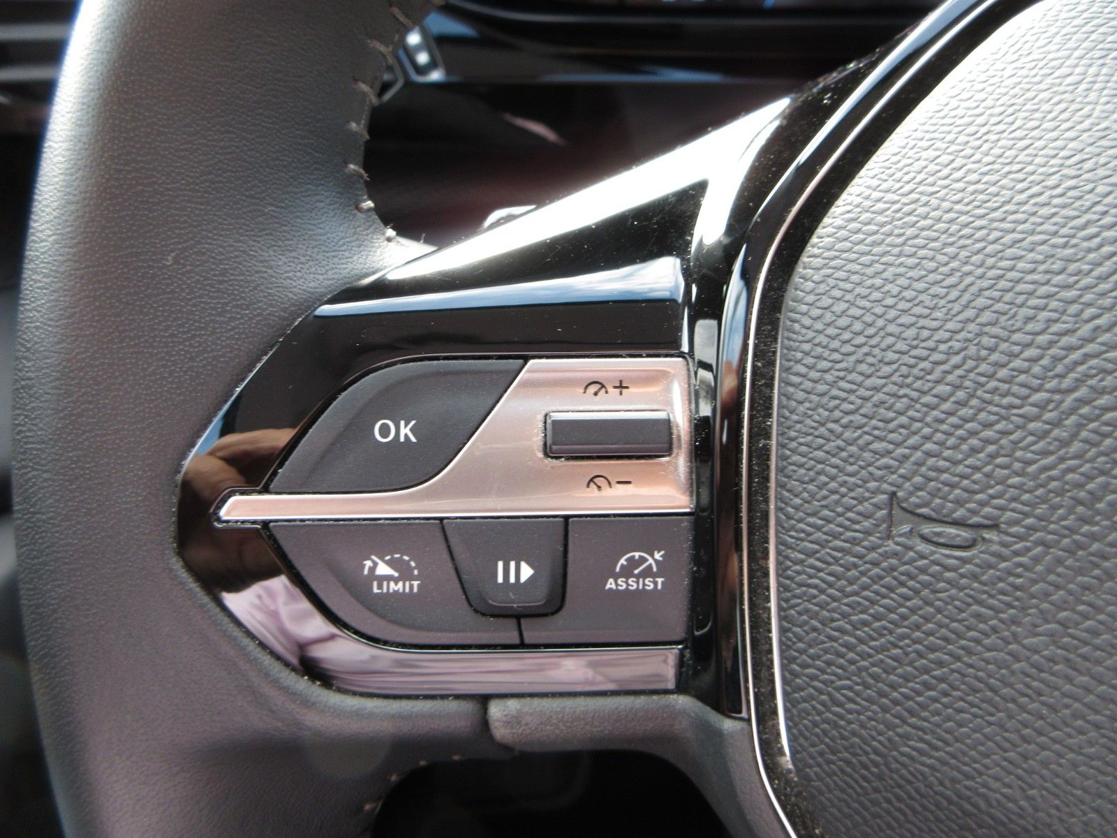 Fahrzeugabbildung Peugeot 308 SW Active Pack LED/NAVI/SHZ/PDC/AHK/ALU