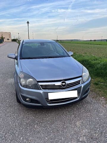 Opel Astra - Fino a due anni di garnzia