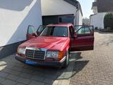 Mercedes-Benz 230TE mit seltener Farbkombi/9000€ investiert 
