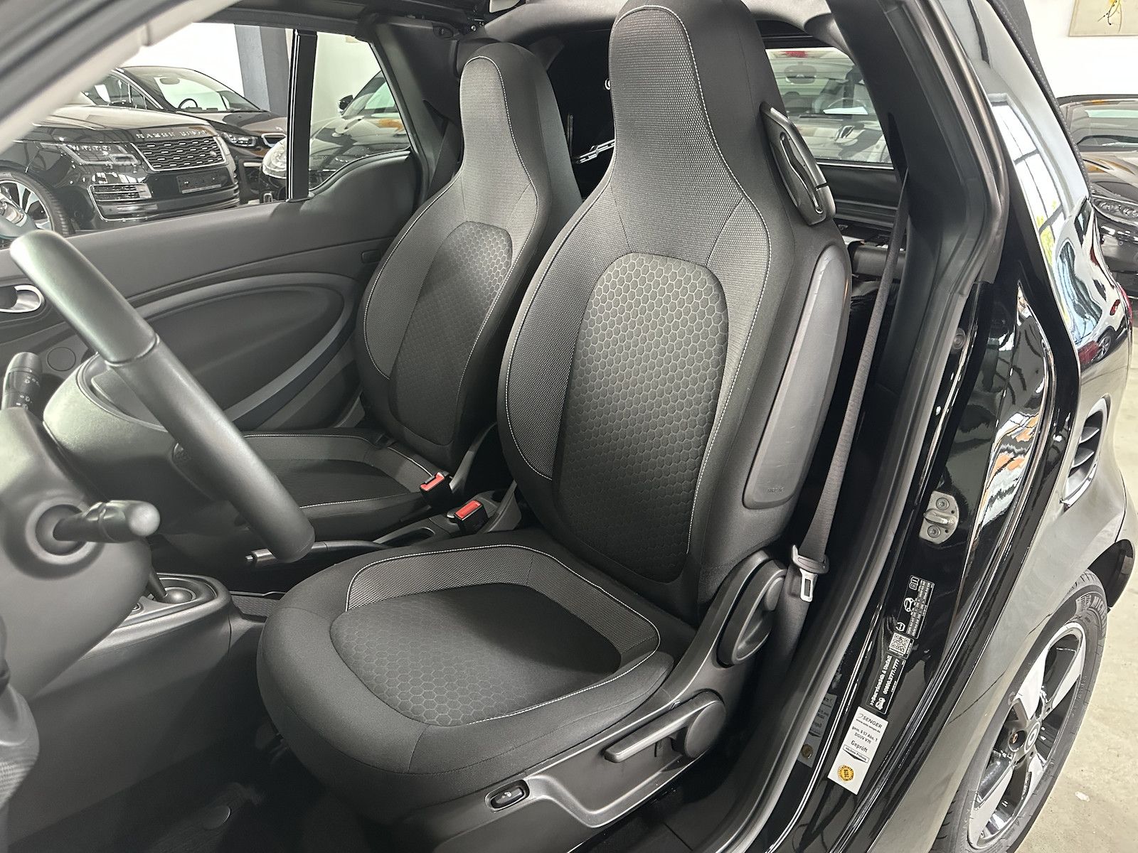 Fahrzeugabbildung Smart ForTwo Cabrio EQ Passion/22KW/Alu/Sound/SH/Temp/