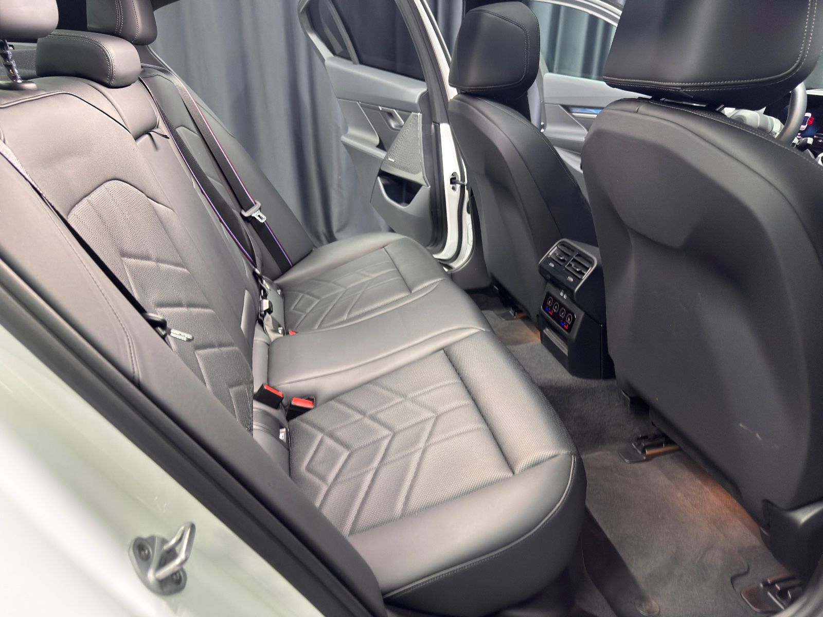 Fahrzeugabbildung BMW 550e Lim. xDrive M SPORT|CARBON|PANO|21 ZOLL|