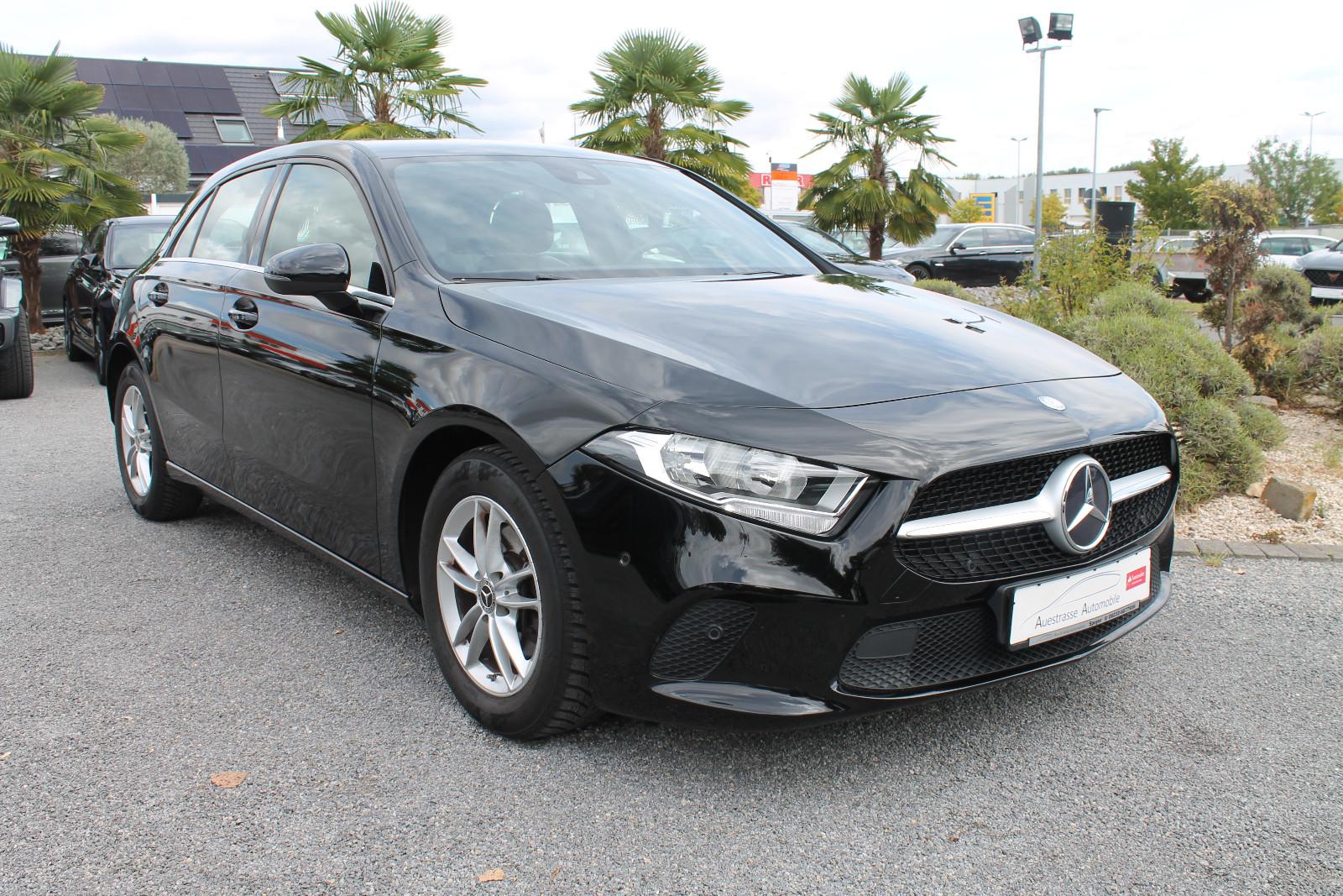 Mercedes-Benz A-Klasse, Navi, Parkpilot, MBUX, SHZ, 1.Hand