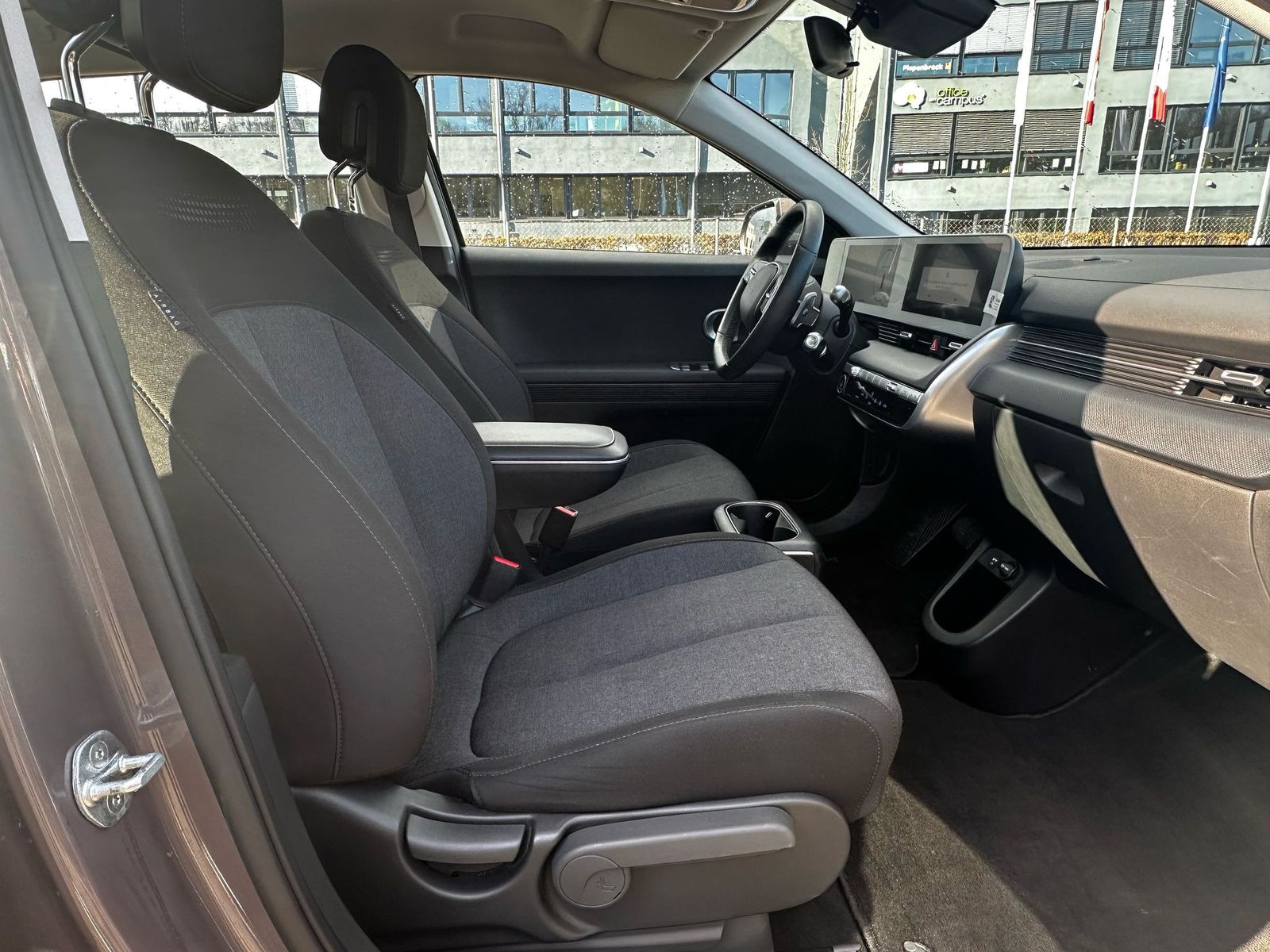 Fahrzeugabbildung Hyundai Ioniq 5 Basis 2WD NAVI+ACC+LED+SHZ+KAMERA+WP+DAB