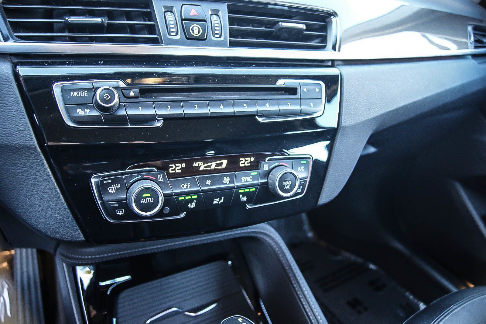 Fahrzeugabbildung BMW X1 xDrive18d xLine Aut. NAVI LED SIZHG TEMPOMAT