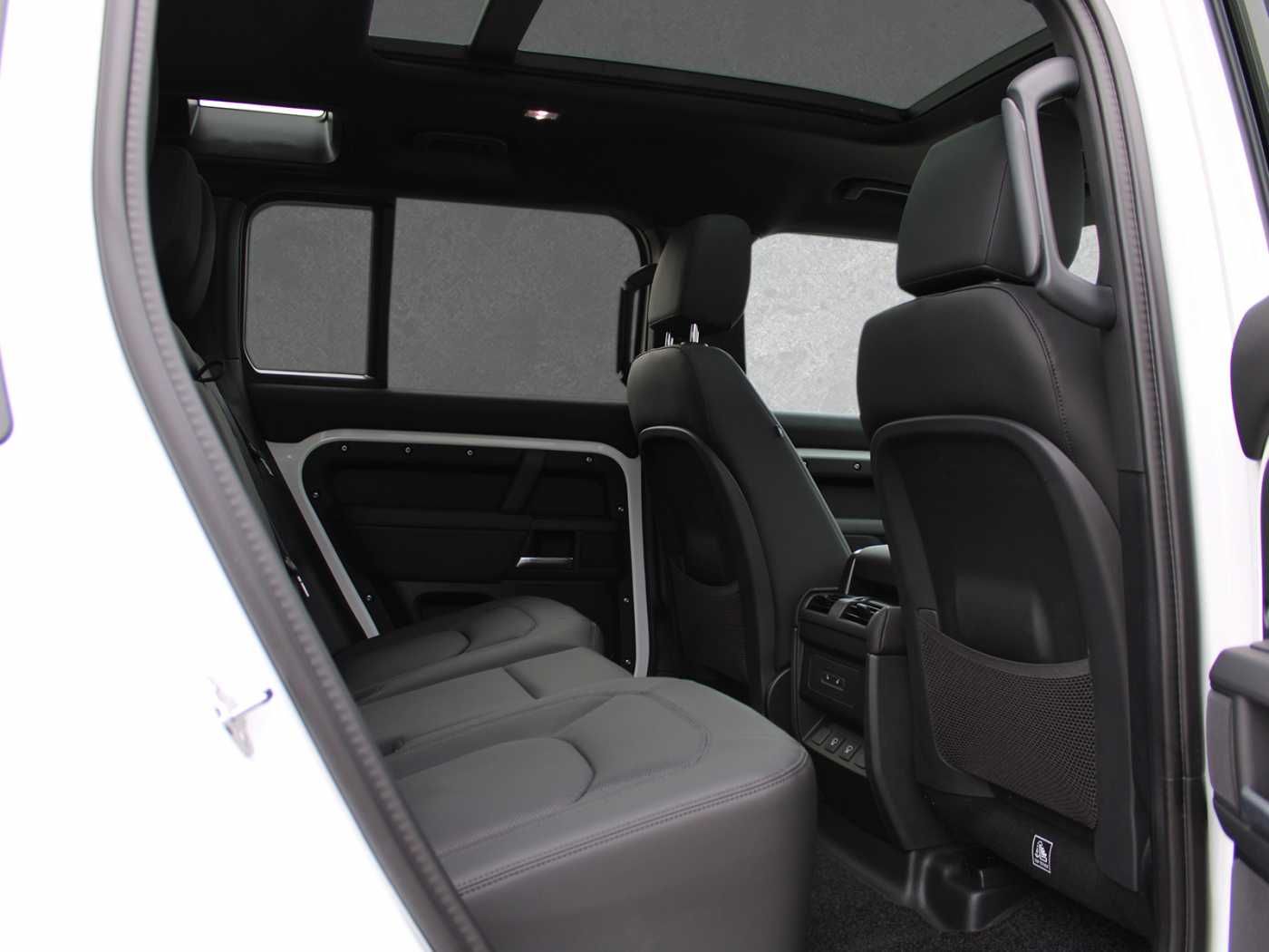 Fahrzeugabbildung Land Rover Defender Diesel 5-Türer 110 D250 X-Dynamic SE