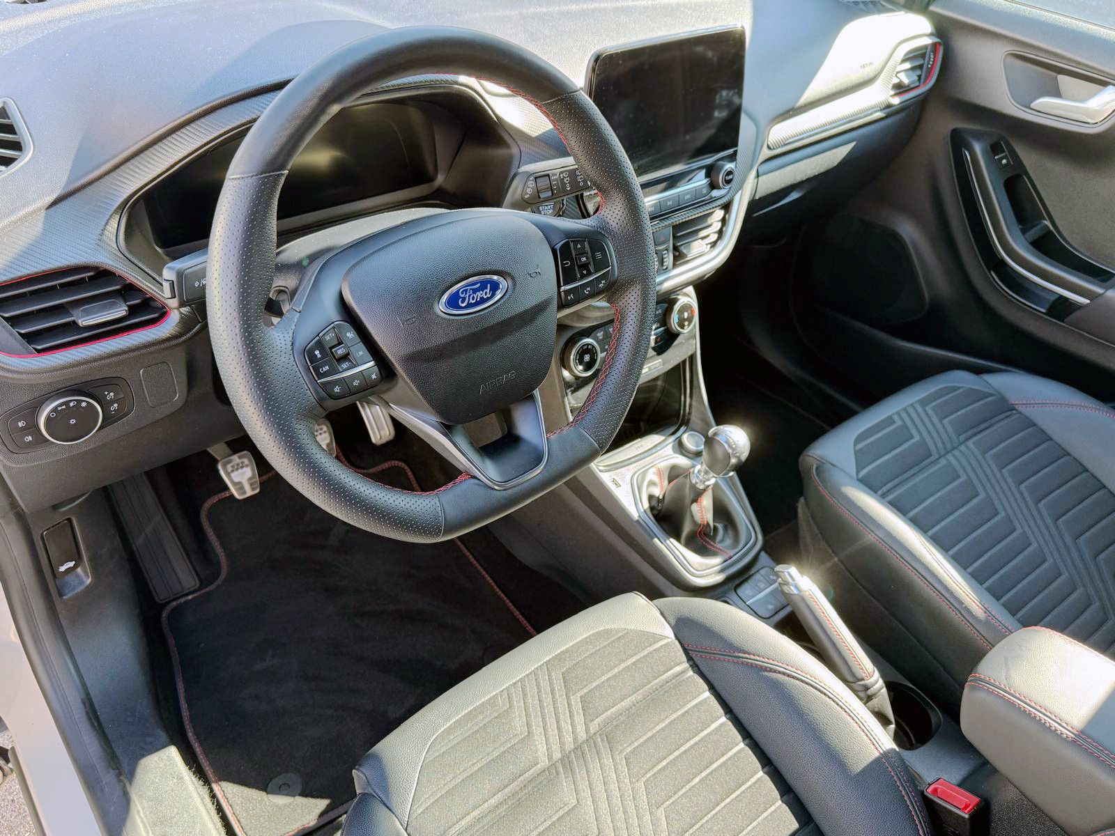 Fahrzeugabbildung Ford Puma 1.0 EcoBoost ST-Line KAM NAV ACC SHZ LED