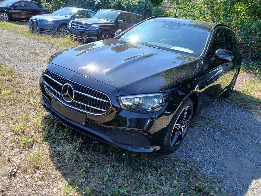 Image of Mercedes-Benz E 300