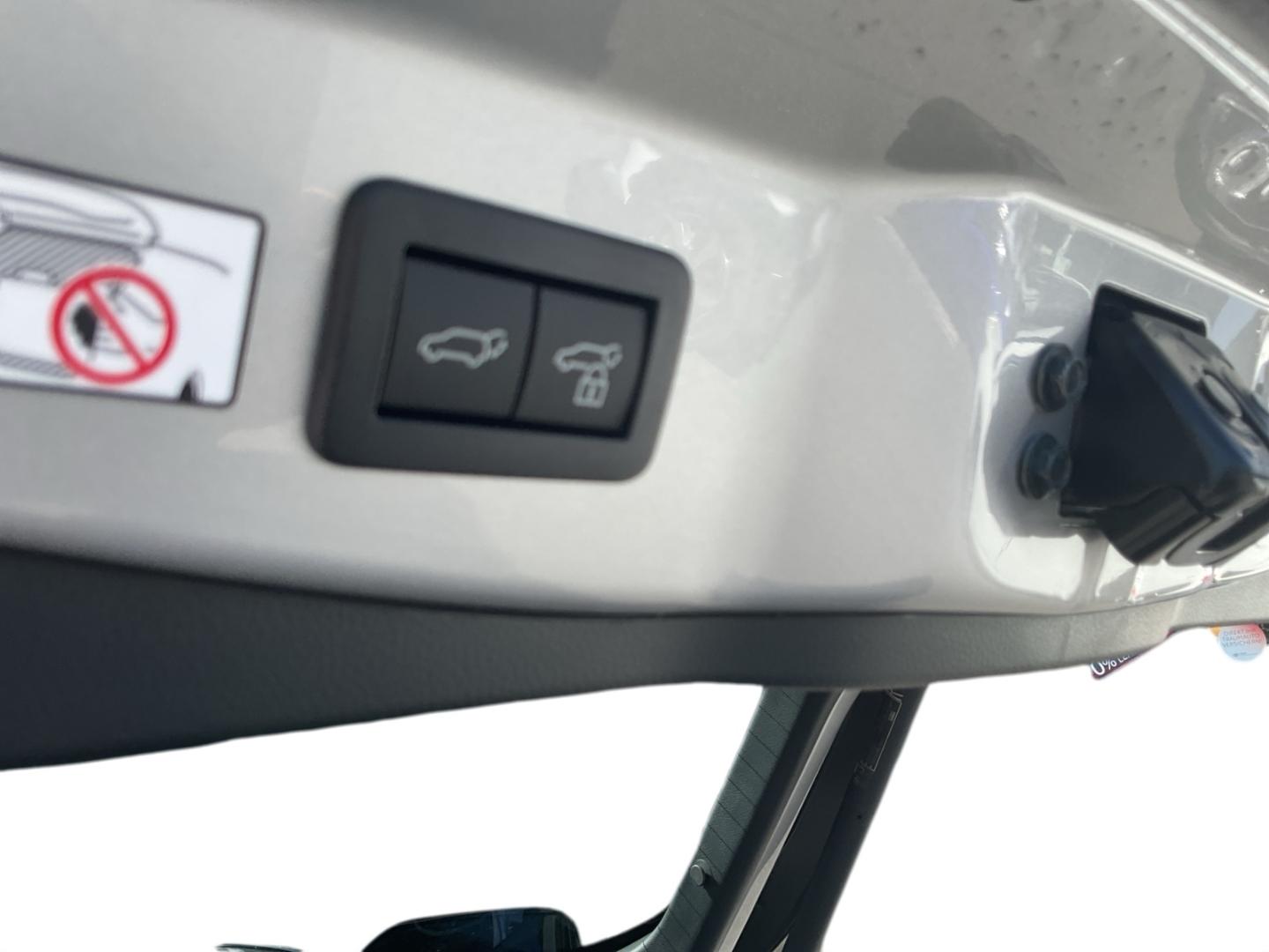 Toyota C-HR Plug-In 2,0 l, 223 PS CVT.4x2 Plugin SUV TE