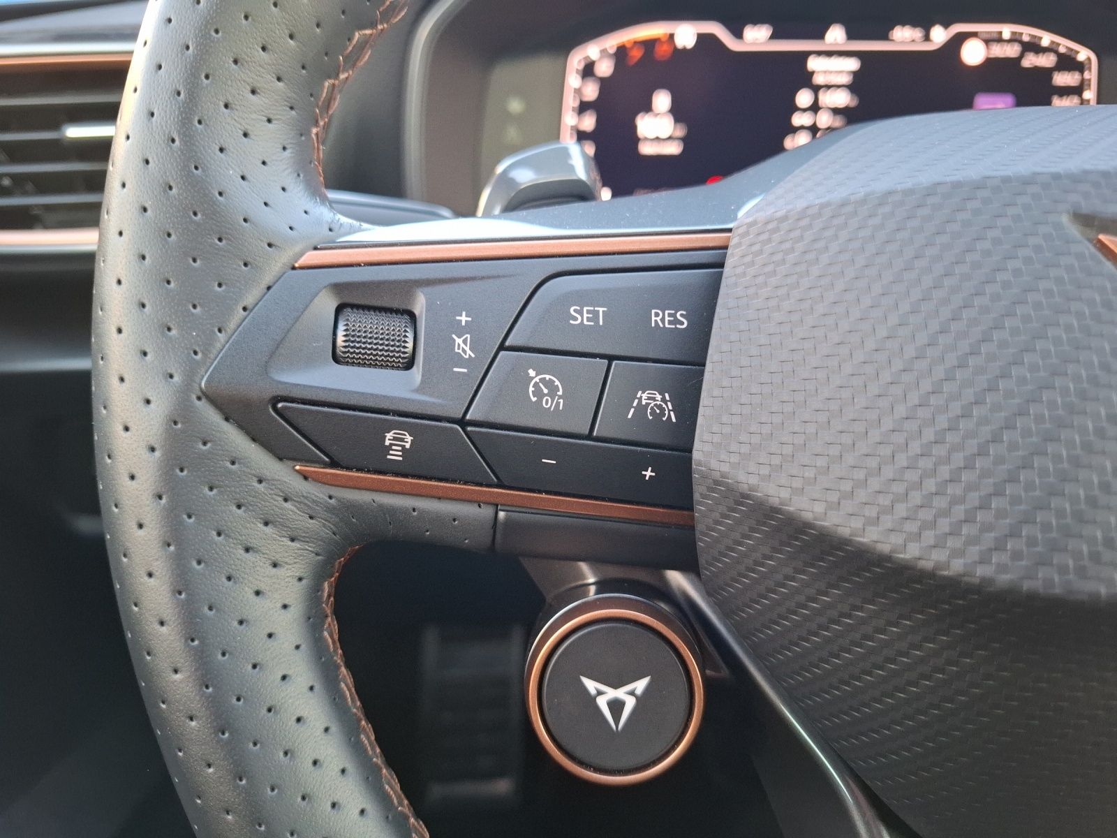 Fahrzeugabbildung CUPRA Leon ST VZ DSG 4Drive LED AHK Navi Beats LHZ ACC