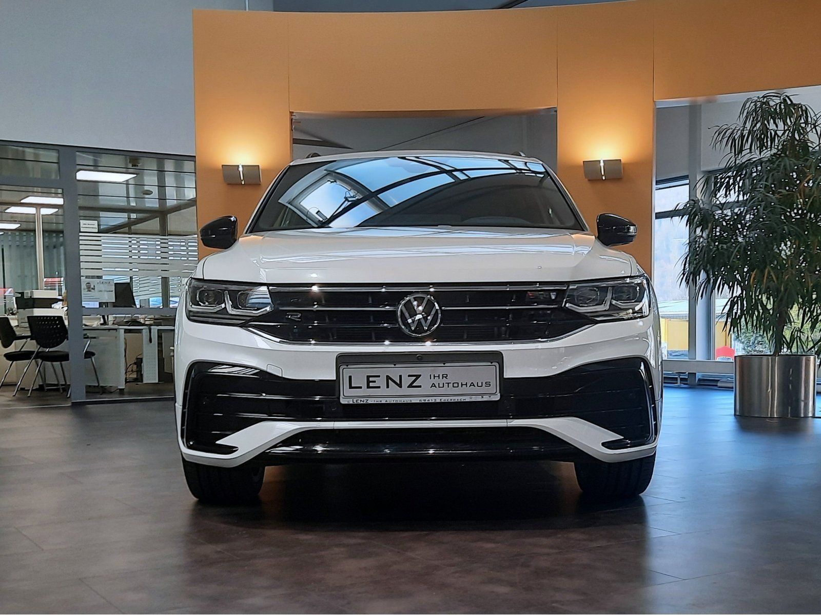 Fahrzeugabbildung Volkswagen Tiguan Allspace R-Line TDI 4M *Standhzg*Panodach