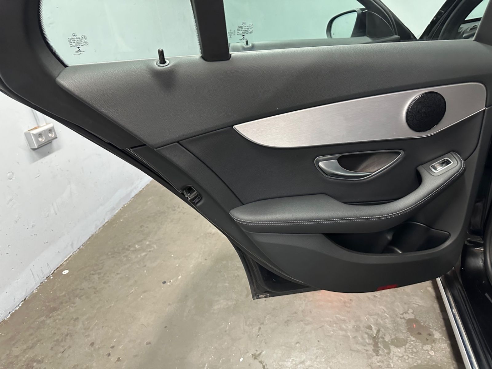 Fahrzeugabbildung Mercedes-Benz C 300 de T AVANTGARDE*DISTRO*HUD*PANO*360*AIRMAT