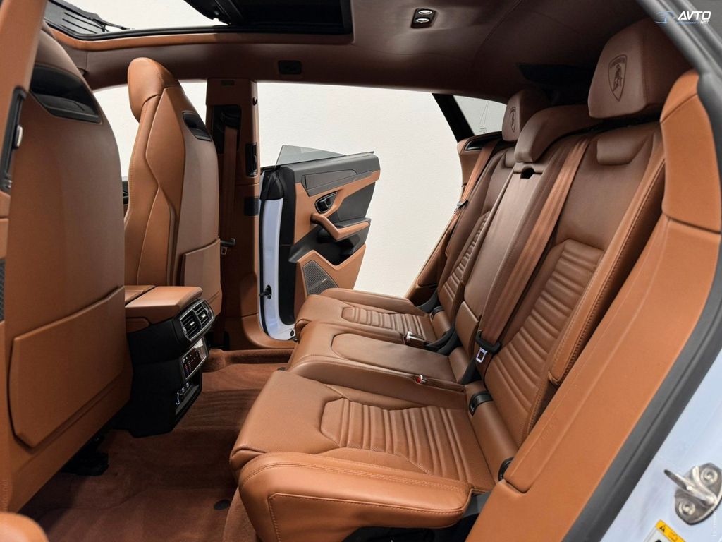 LAMBORGHINI Urus 2026
