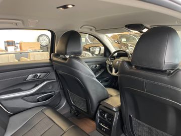 BMW 320d Sport Line *ACC*NAVI*LED*CARPLAY*DAB*