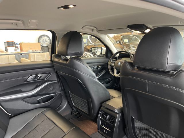 BMW 320d Sport Line *ACC*NAVI*LED*CARPLAY*DAB*