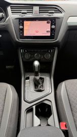Volkswagen Tiguan - 12