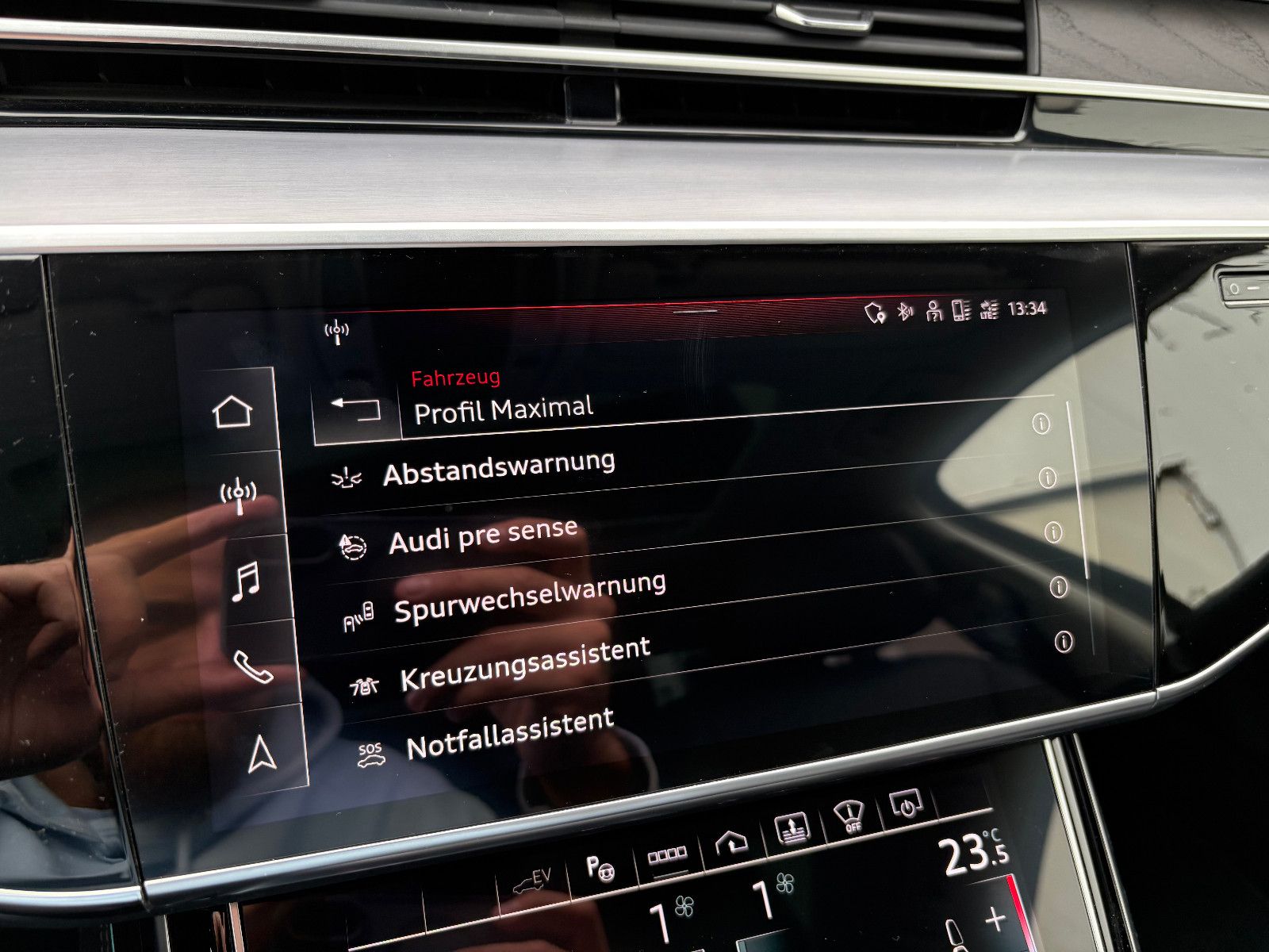 Fahrzeugabbildung Audi A8 60 TFSI e L quattro/Chauffeur-Paket/Fond-TV/