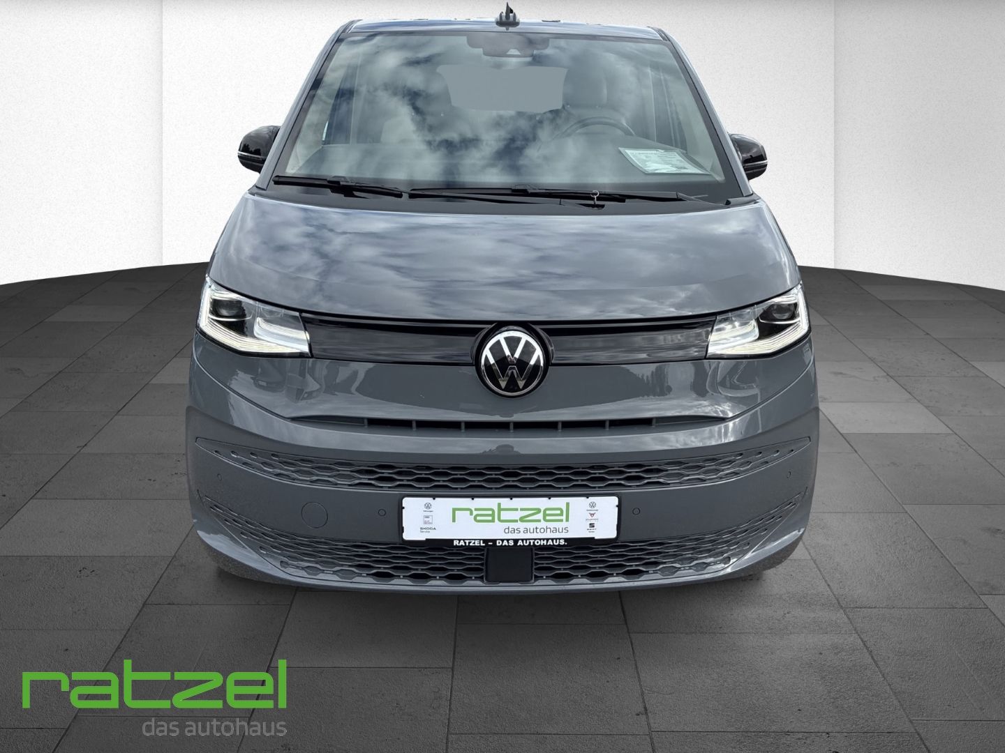 Fahrzeugabbildung Volkswagen T7 Multivan 2.0 TDI 7-Gang DSG KÜ Navi AHK LED A